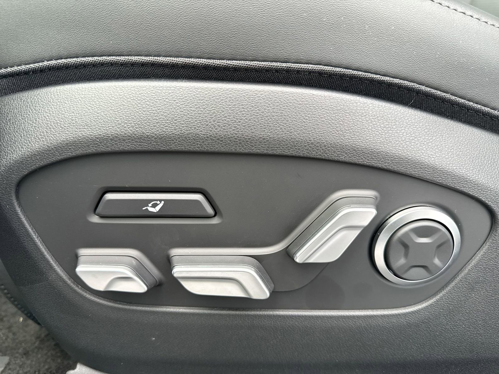 New 2026 Hyundai Ioniq 9 Limited image 14