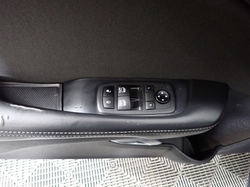 Used 2019 Dodge Challenger SXT RWD image 17