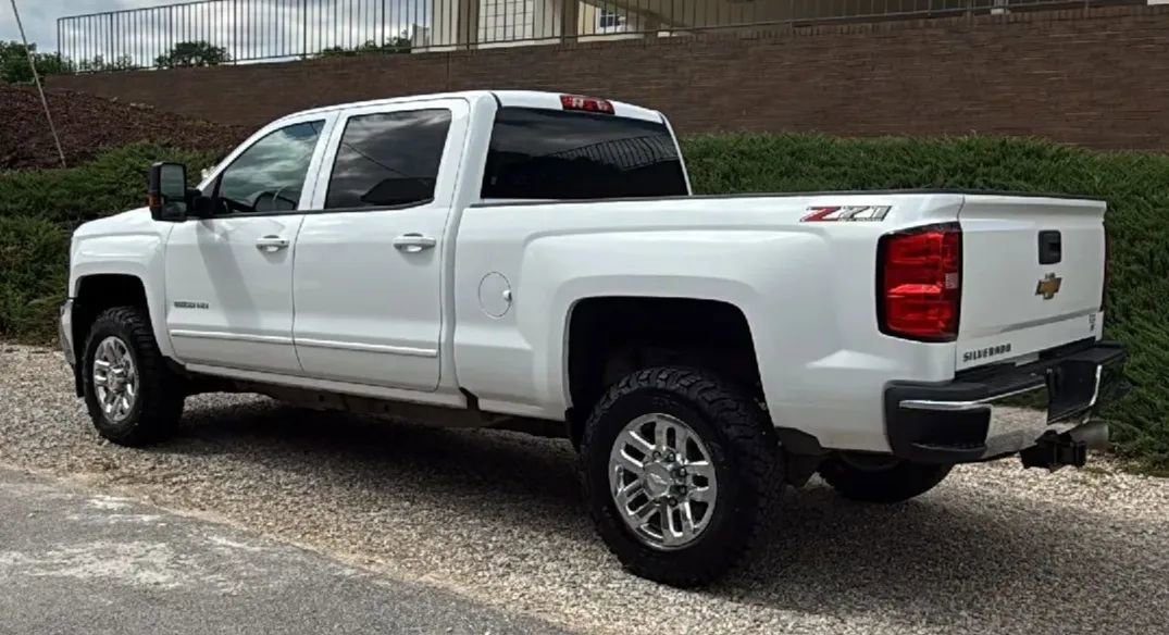 Used 2019 Chevrolet Silverado 2500 LT AWD/4WD image 6