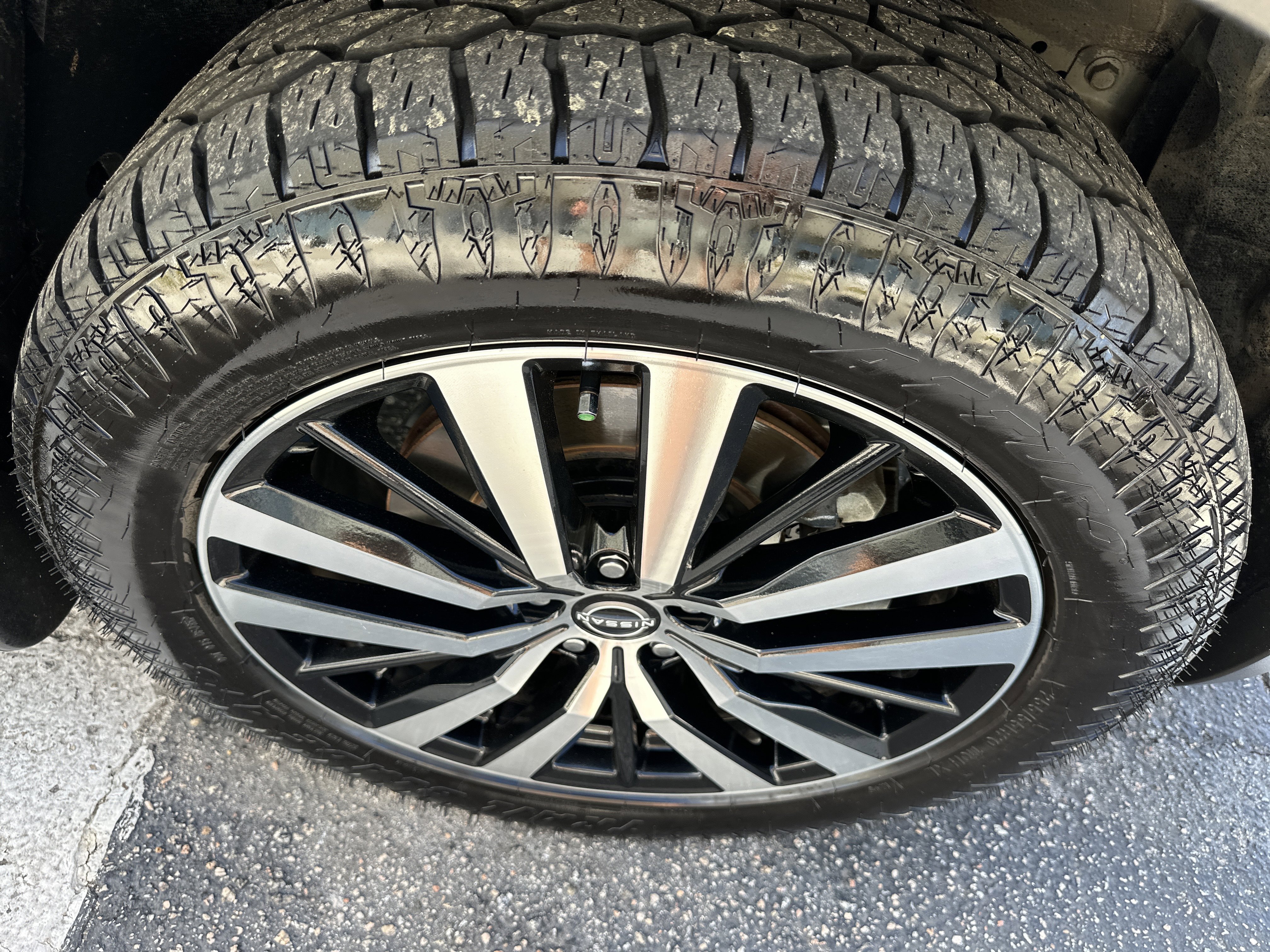Used 2024 Nissan Pathfinder Platinum AWD/4WD image 6