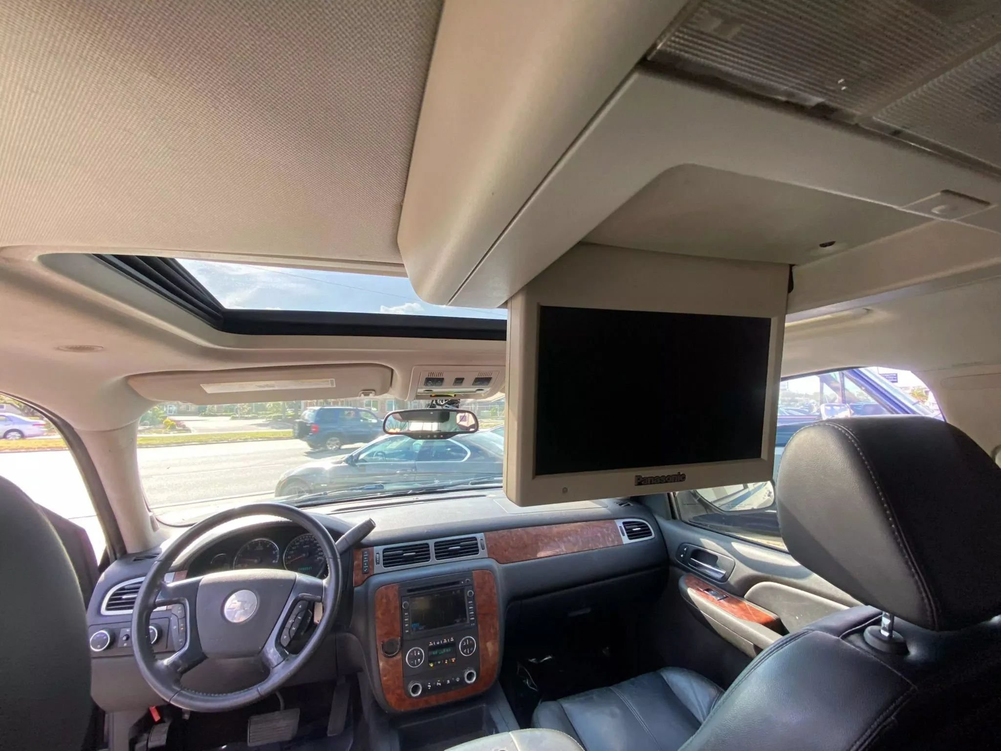 Used 2007 Chevrolet Suburban LT w/ LT Preferred Equipment Group AWD/4WD image 15