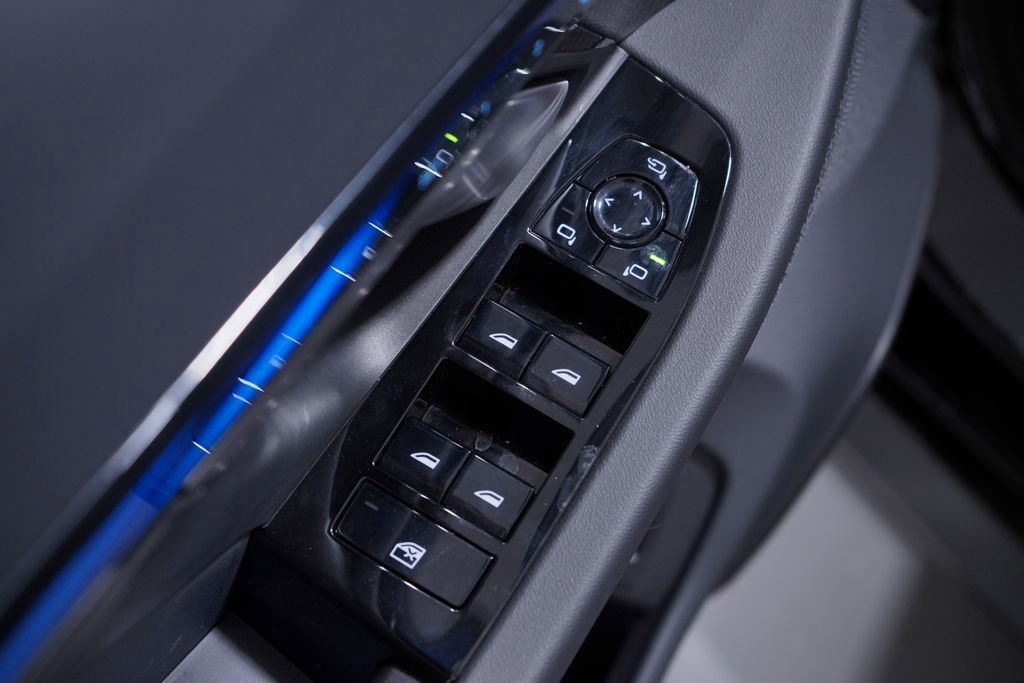 Used 2025 BMW i5 M60 w/ Premium Package image 16