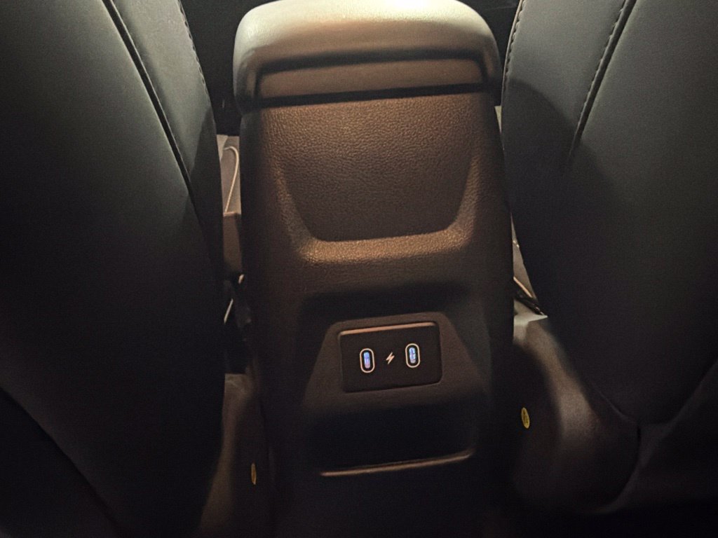 Certified 2024 Hyundai Venue Limited FWD image 17