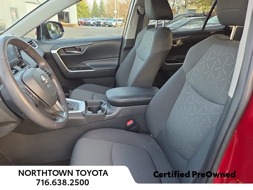 Used 2021 Toyota RAV4 XLE image 16