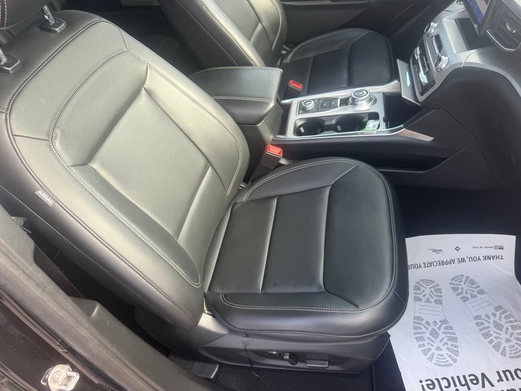 Used 2024 Ford Explorer XLT w/ Equipment Group 202A AWD/4WD image 62