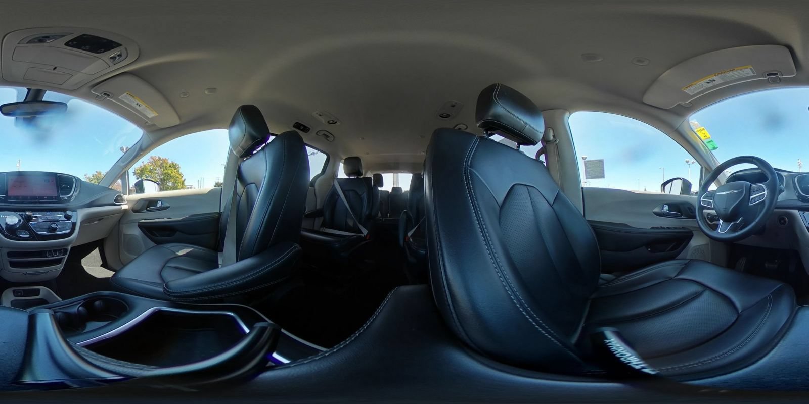 Used 2023 Chrysler Pacifica Touring-L FWD image 44