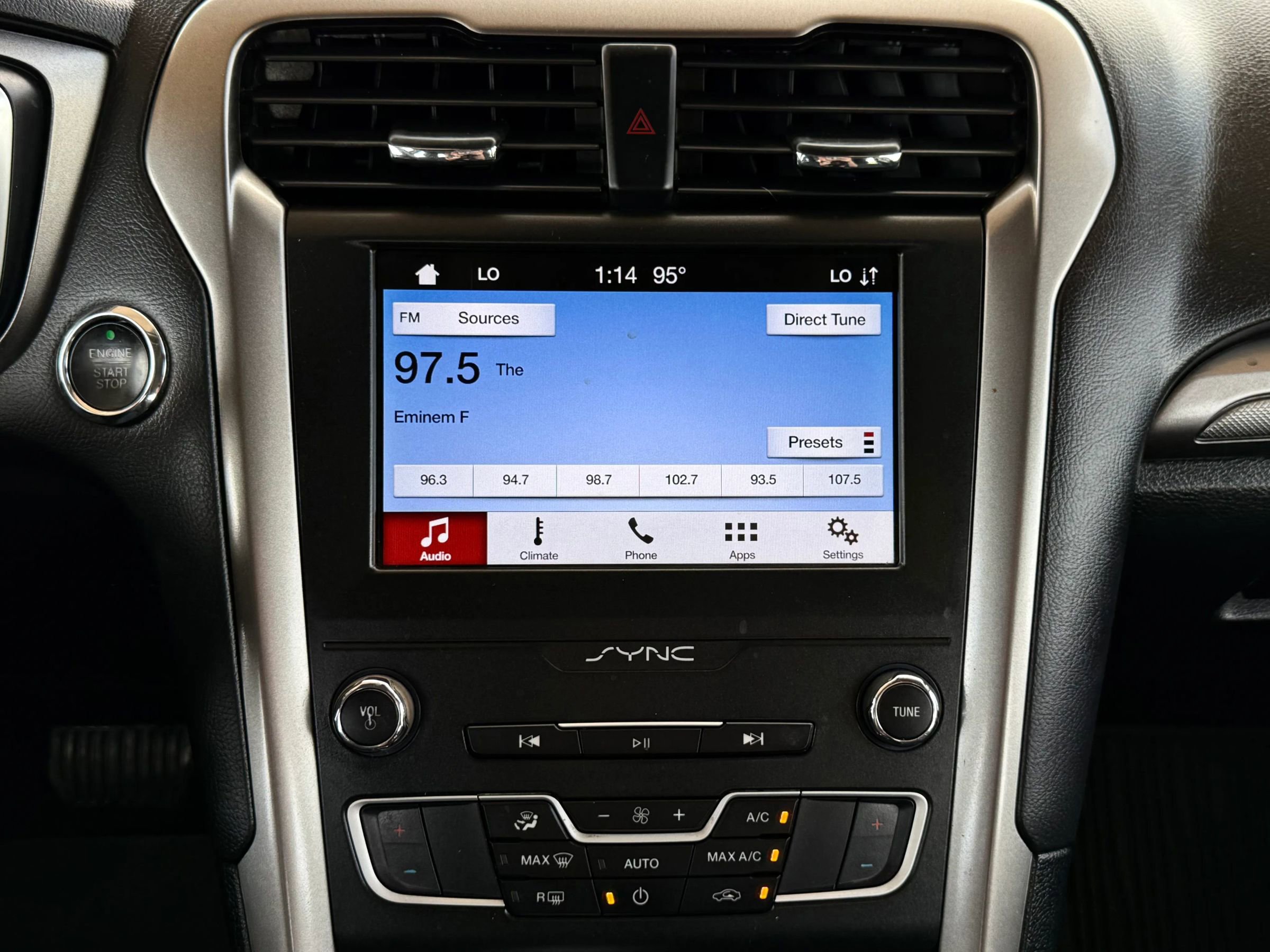 Used 2019 Ford Fusion SE image 16