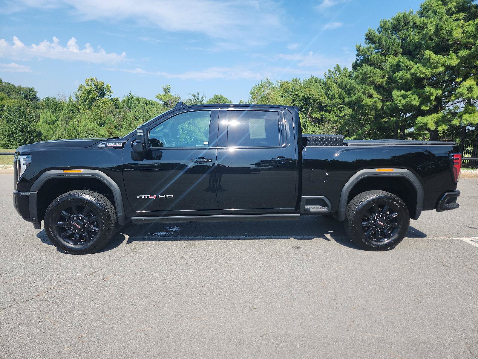Used 2025 GMC Sierra 2500 AT4 w/ AT4 Premium Plus Package AWD/4WD image 2