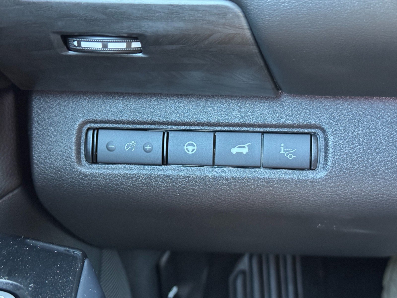Used 2026 Nissan Pathfinder Platinum FWD image 19