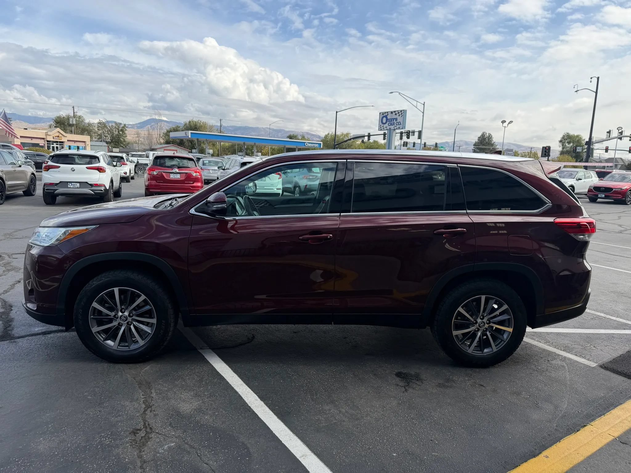 Used 2019 Toyota Highlander XLE FWD image 5