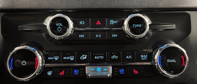 Used 2025 Ford F350 Platinum w/ Tremor Off-Road Package AWD/4WD image 38