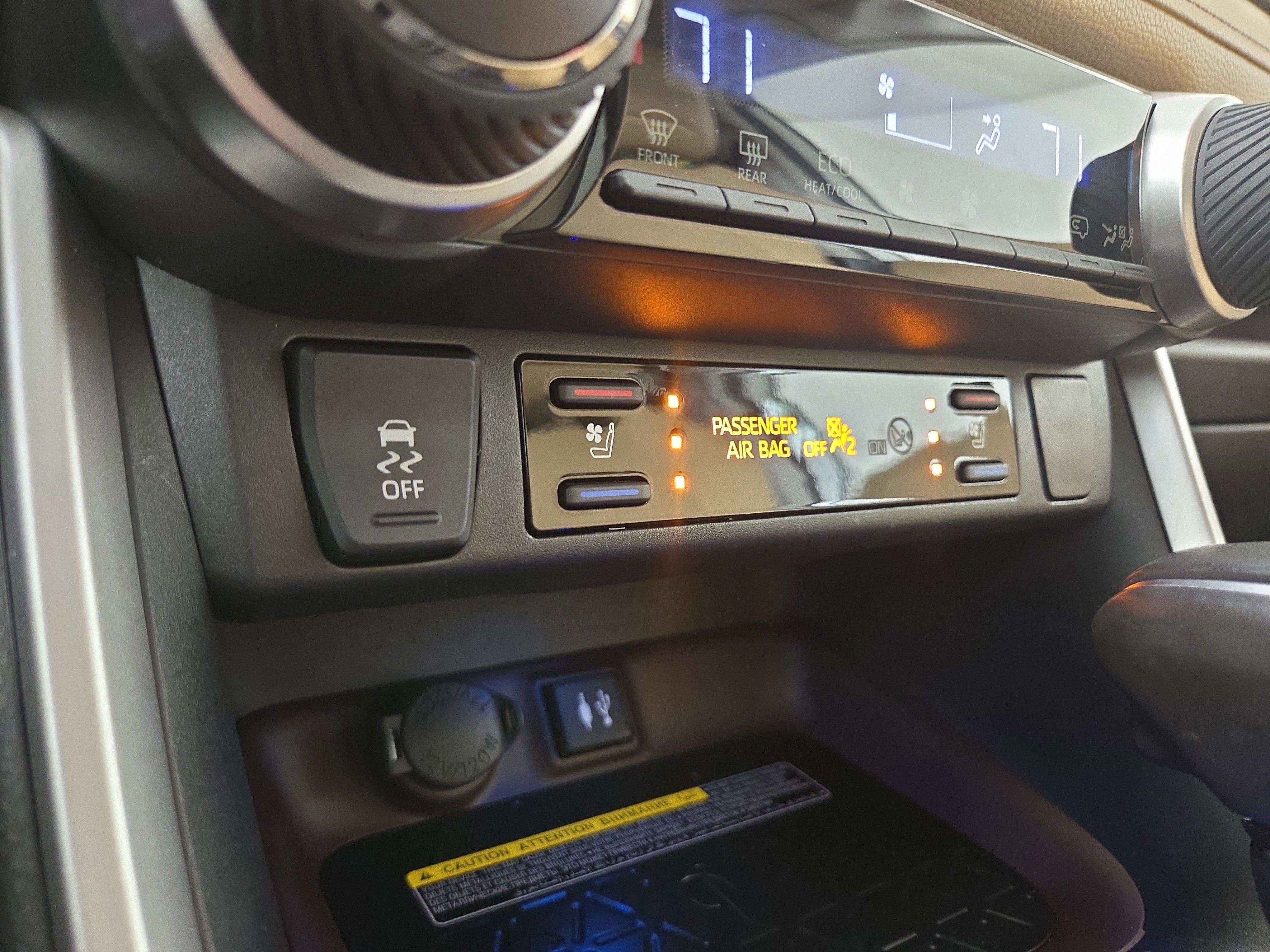 Used 2019 Toyota RAV4 Limited w/ Advanced Technology Package FWD image 27