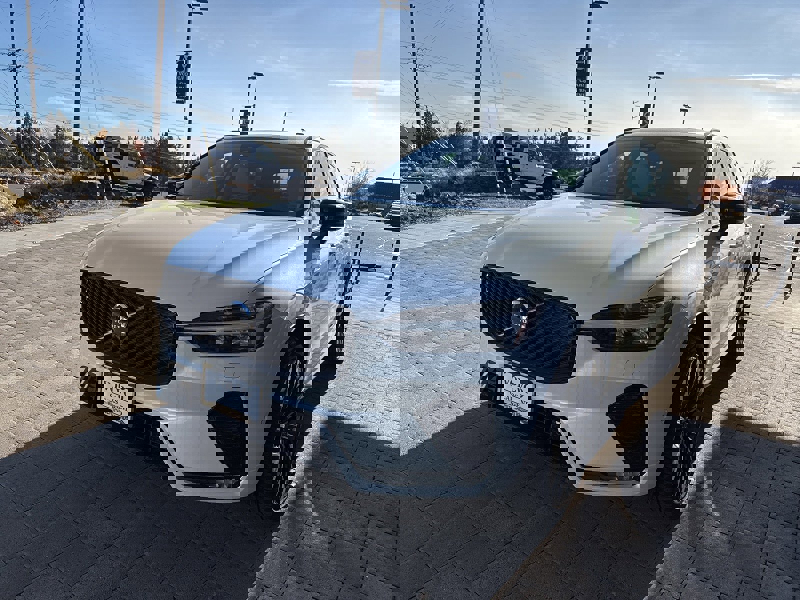 New 2026 Volvo XC60 B5 Ultra w/ Climate Package image 3