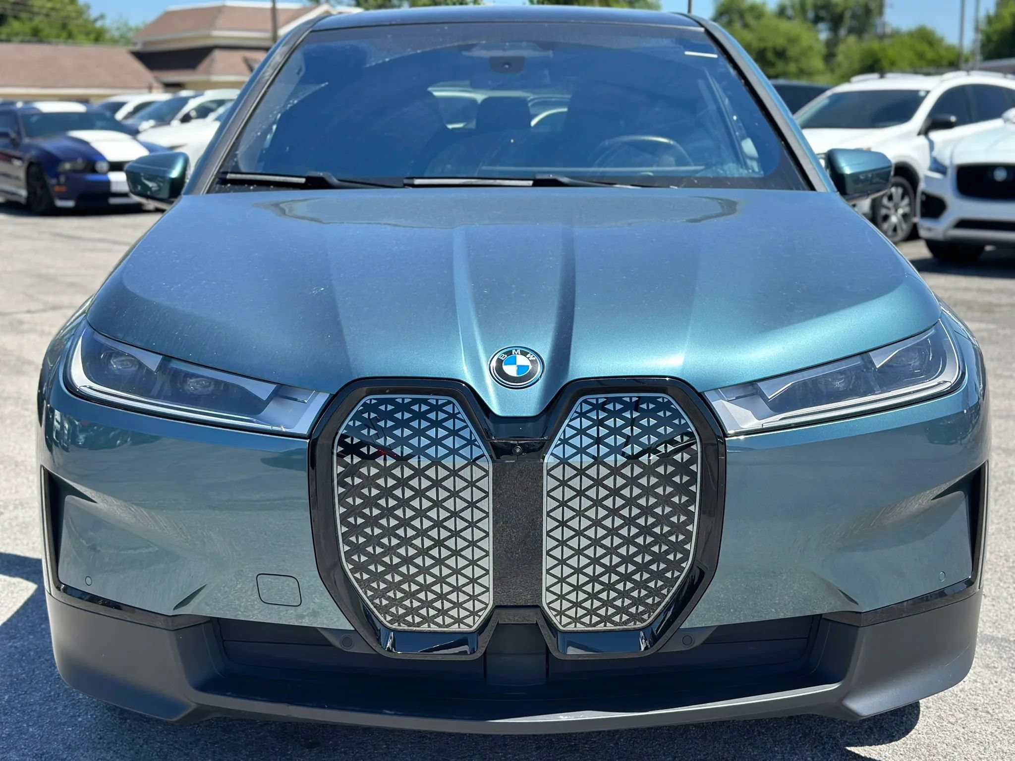 Used 2022 BMW iX xDrive50 w/ Convenience Package AWD/4WD image 3