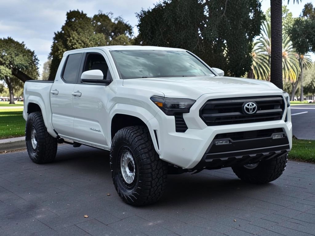Used 2025 Toyota Tacoma SR5 AWD/4WD image 4