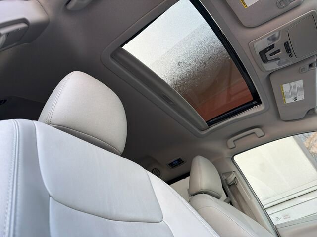 Used 2016 Toyota Sienna XLE 4D Passenger Van image 22