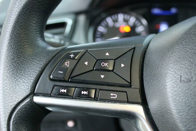 Used 2018 Nissan Rogue SV image 13