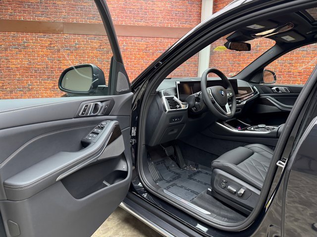 Used 2025 BMW X5 xDrive50e w/ Premium Package image 9