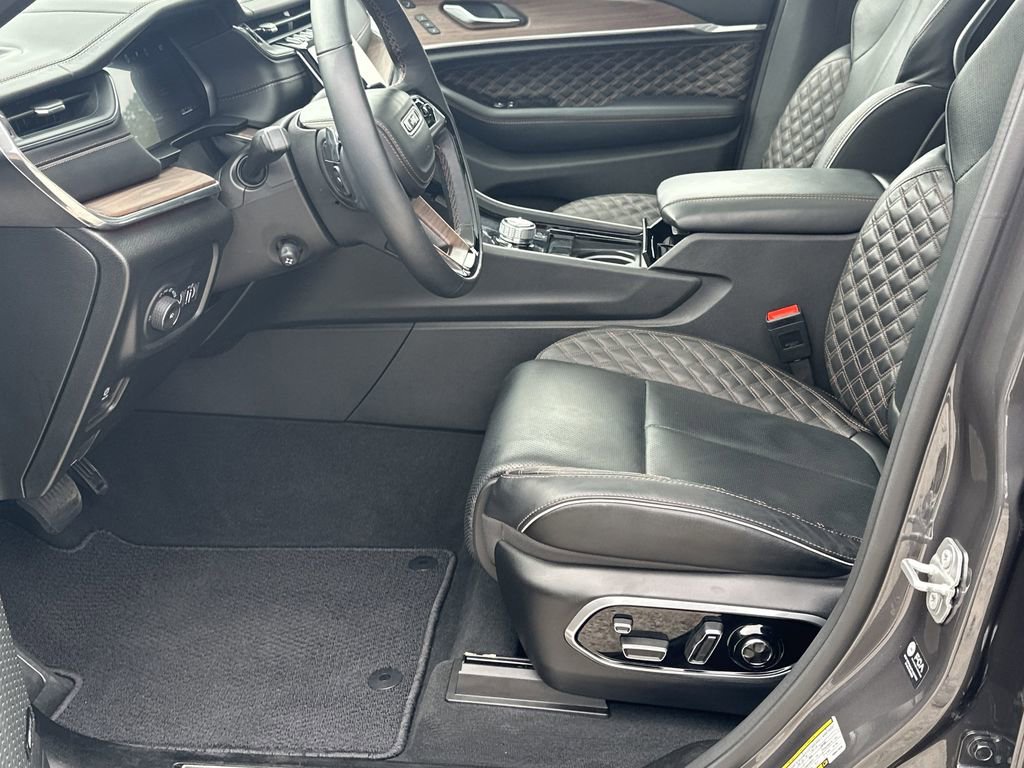 Used 2024 Jeep Grand Cherokee L Summit w/ Advanced Protech Group IV image 9