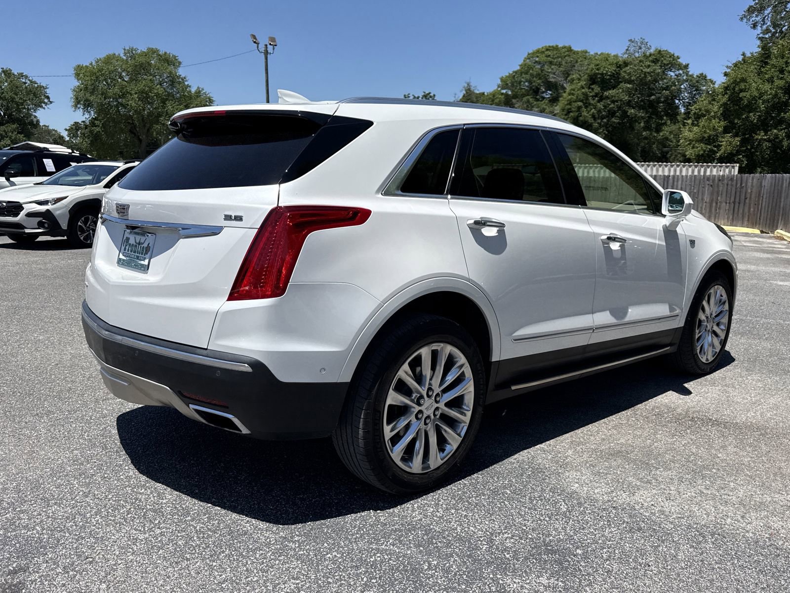 Used 2017 Cadillac XT5 Platinum w/ Driver Assist Package AWD/4WD image 5