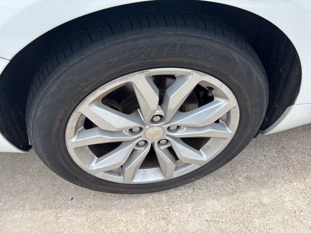 Used 2017 Chevrolet Impala LT FWD image 13