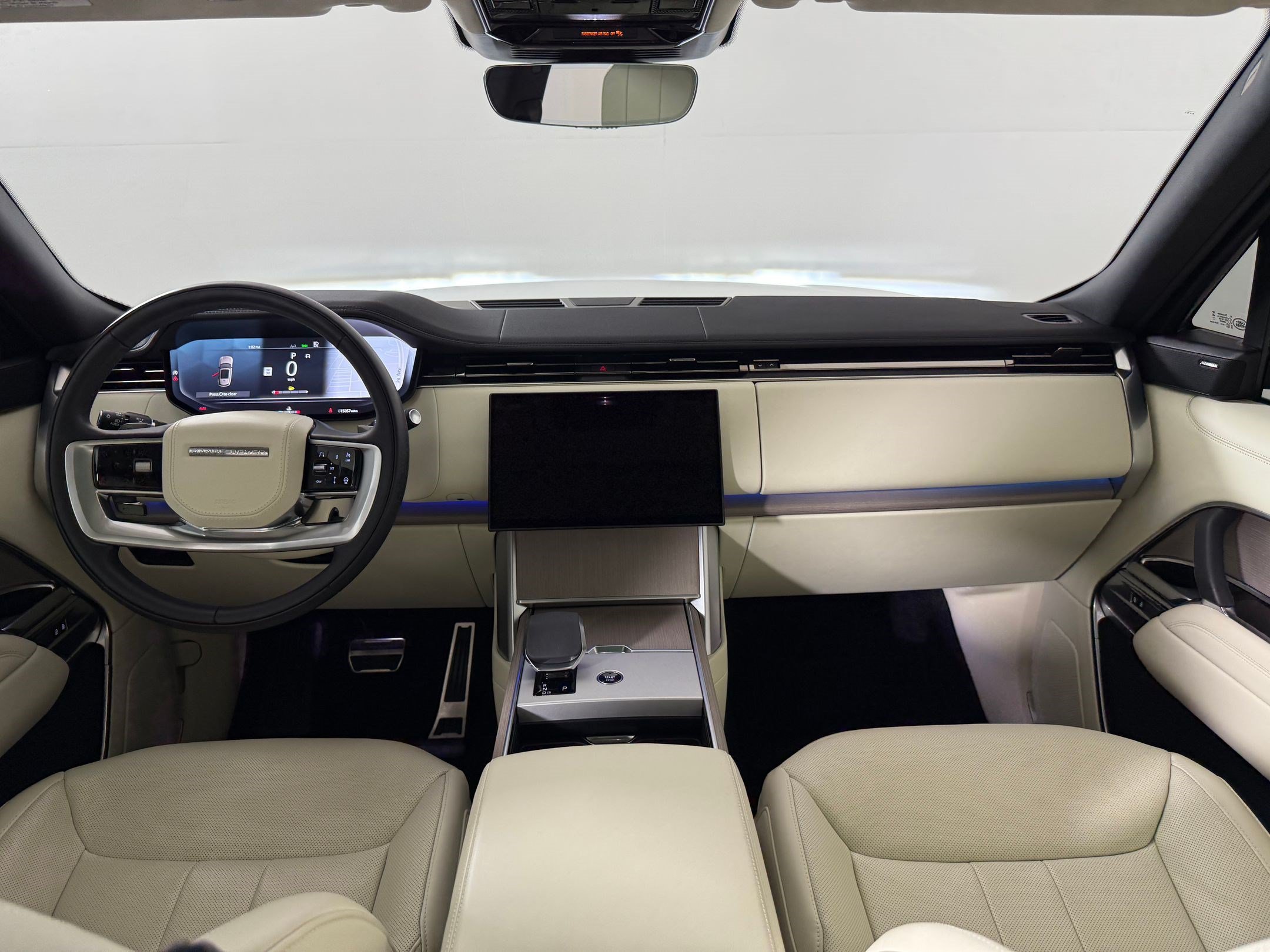 Used 2025 Land Rover Range Rover Long Wheelbase SE AWD/4WD image 16