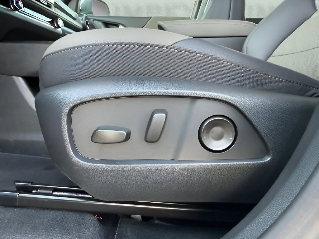New 2027 Chevrolet Equinox LT FWD image 12
