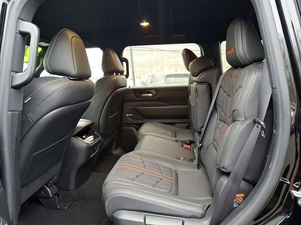 Used 2025 Nissan Armada PRO-4X AWD/4WD image 11