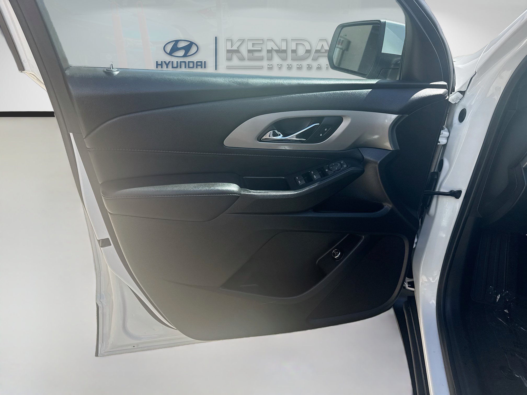 Used 2022 Chevrolet Traverse LT FWD image 17