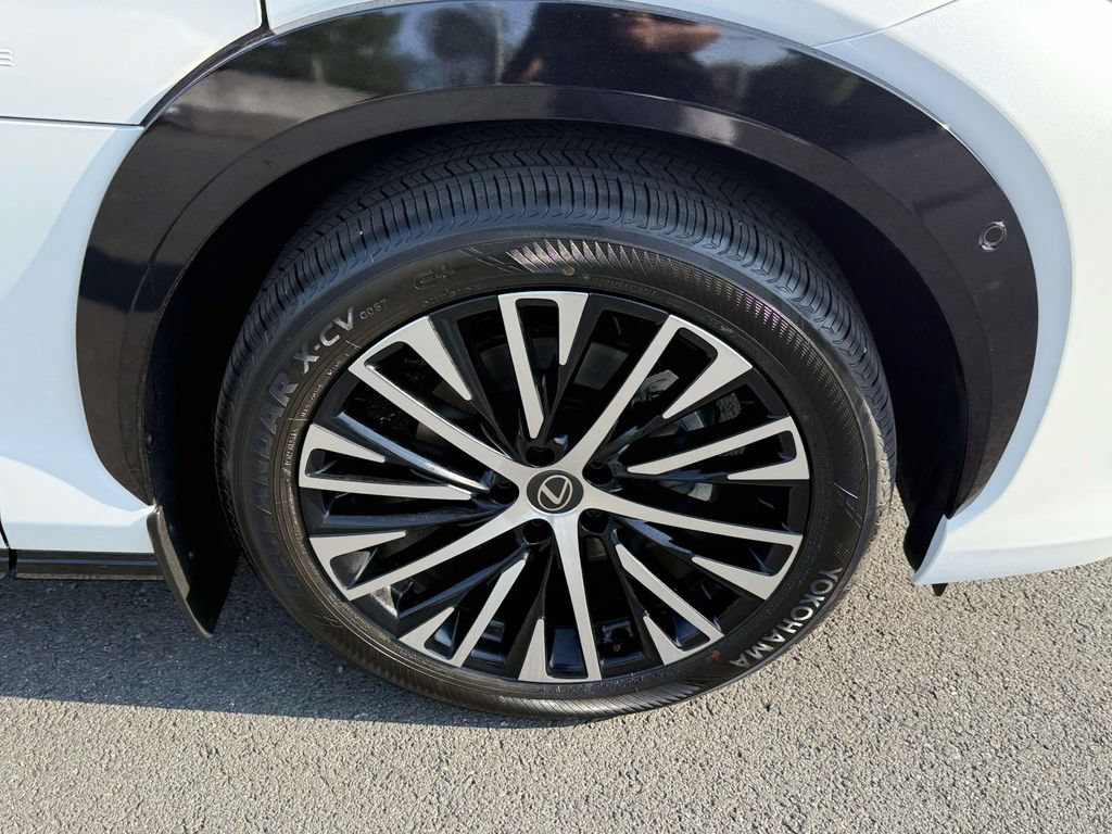 Used 2026 Lexus RZ 450e AWD w/ Technology Package image 7
