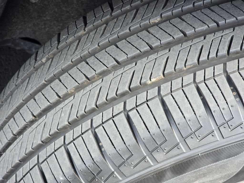 Used 2023 Chrysler Pacifica Touring-L FWD image 11