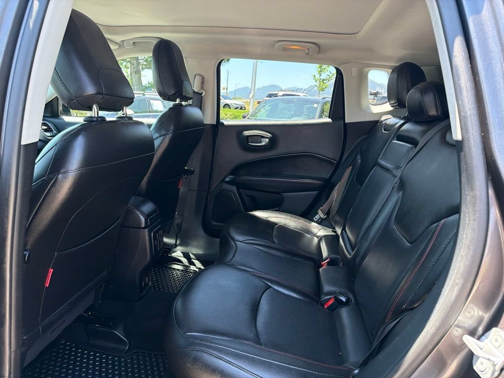 Used 2019 Jeep Compass Trailhawk w/ Leather Interior Group AWD/4WD image 18