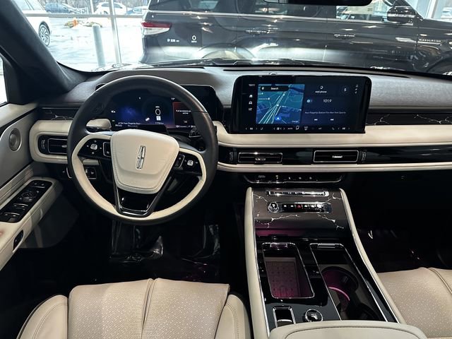 Certified 2025 Lincoln Aviator Black Label image 14