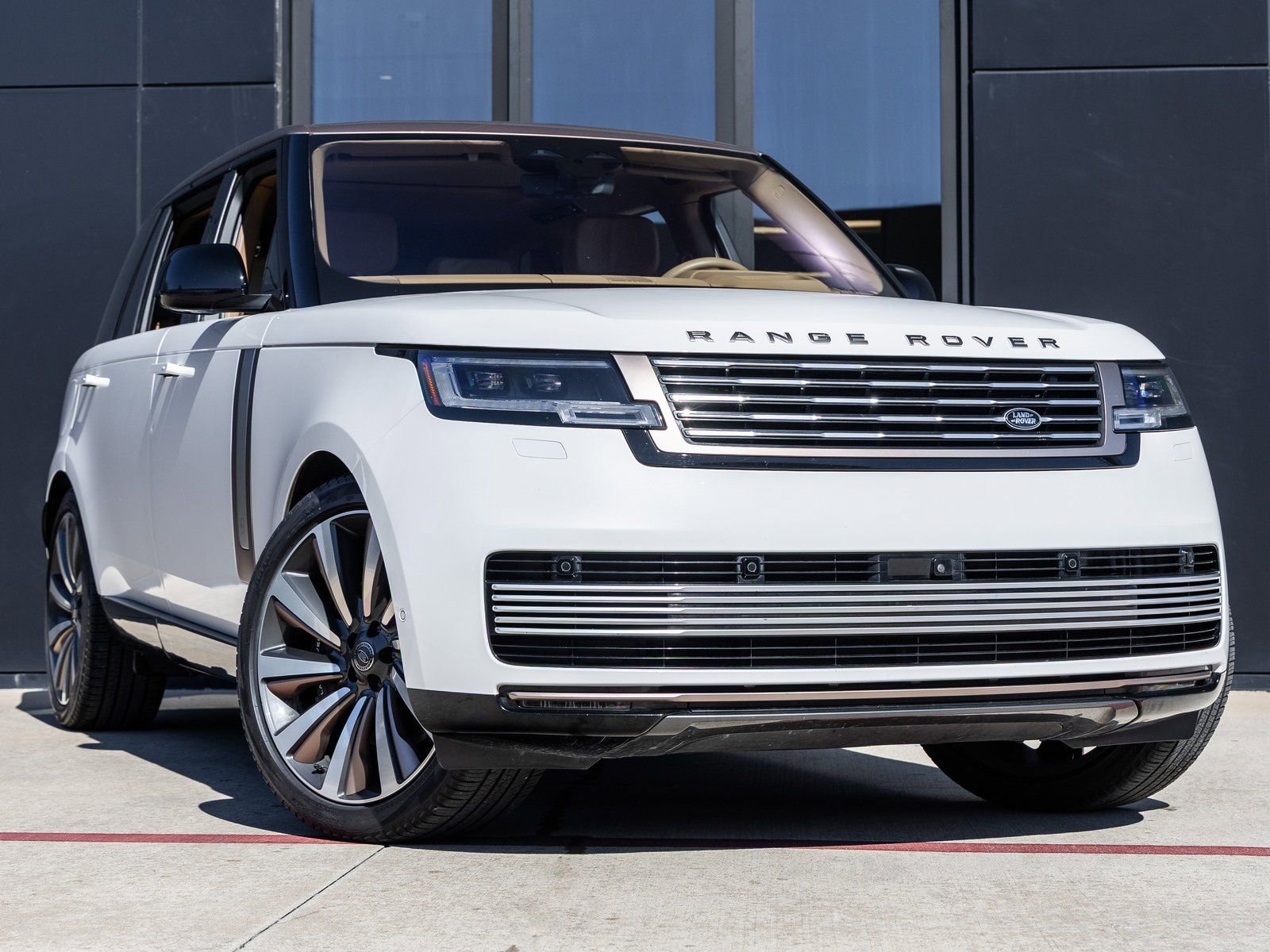 Used 2022 Land Rover Range Rover SV image 2
