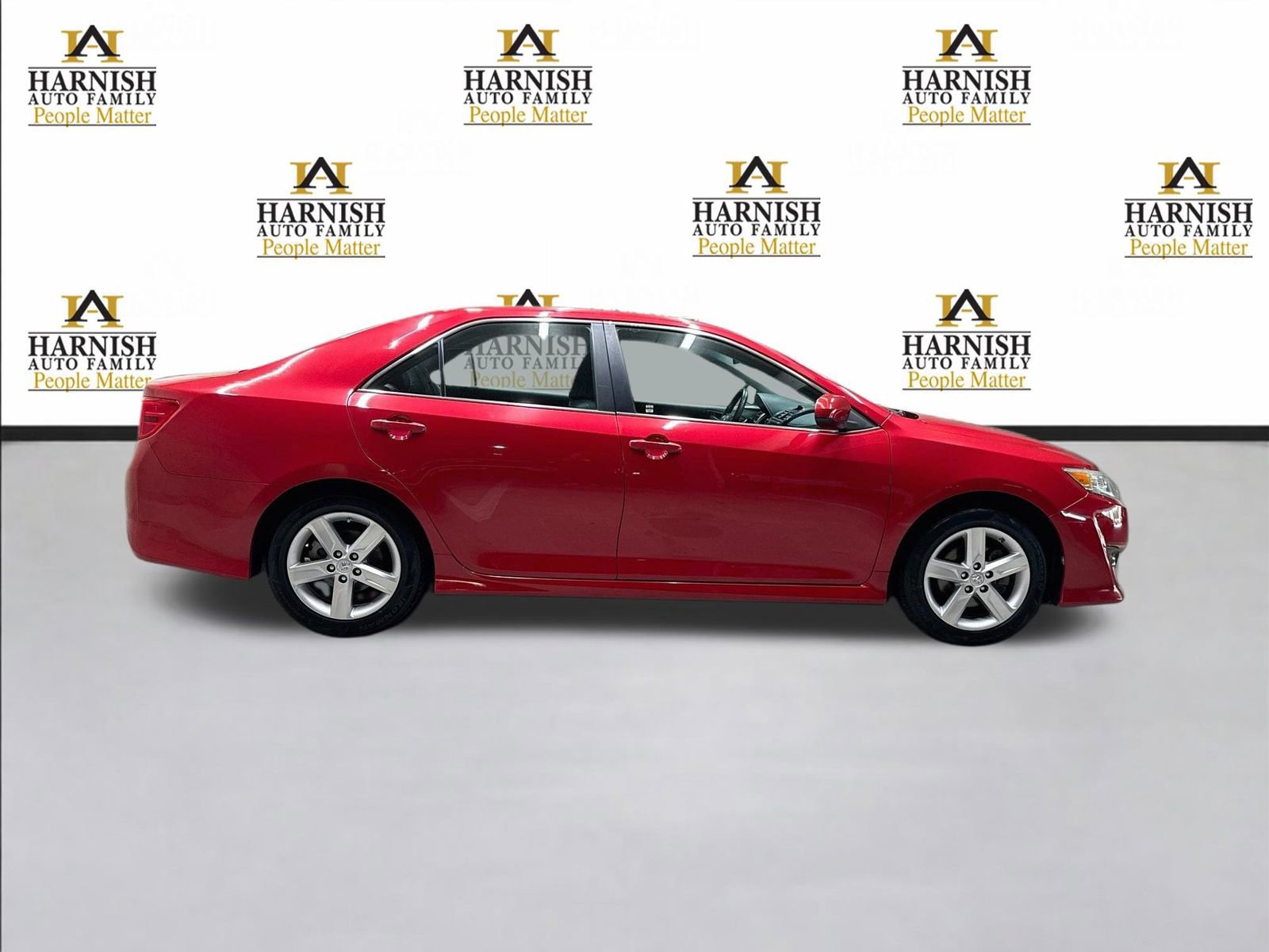 Used 2014 Toyota Camry SE FWD video 4