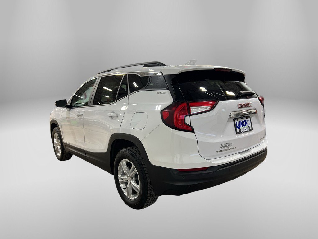 Used 2024 GMC Terrain SLE w/ Driver Convenience Package image 2