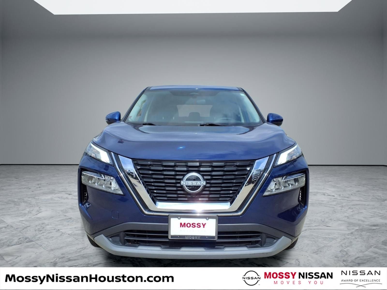 Used 2022 Nissan Rogue SV image 3