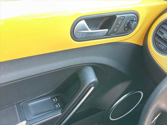 Used 2013 Volkswagen Beetle 2.5 image 29