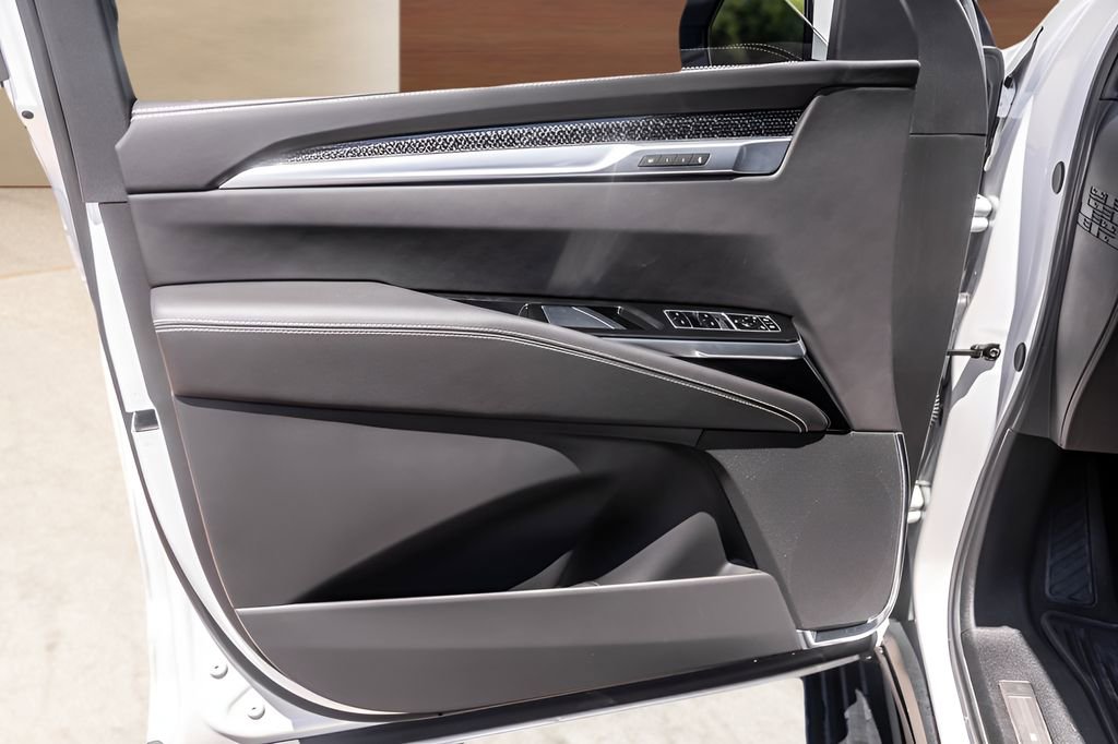 Certified 2025 Cadillac Escalade V AWD/4WD image 24