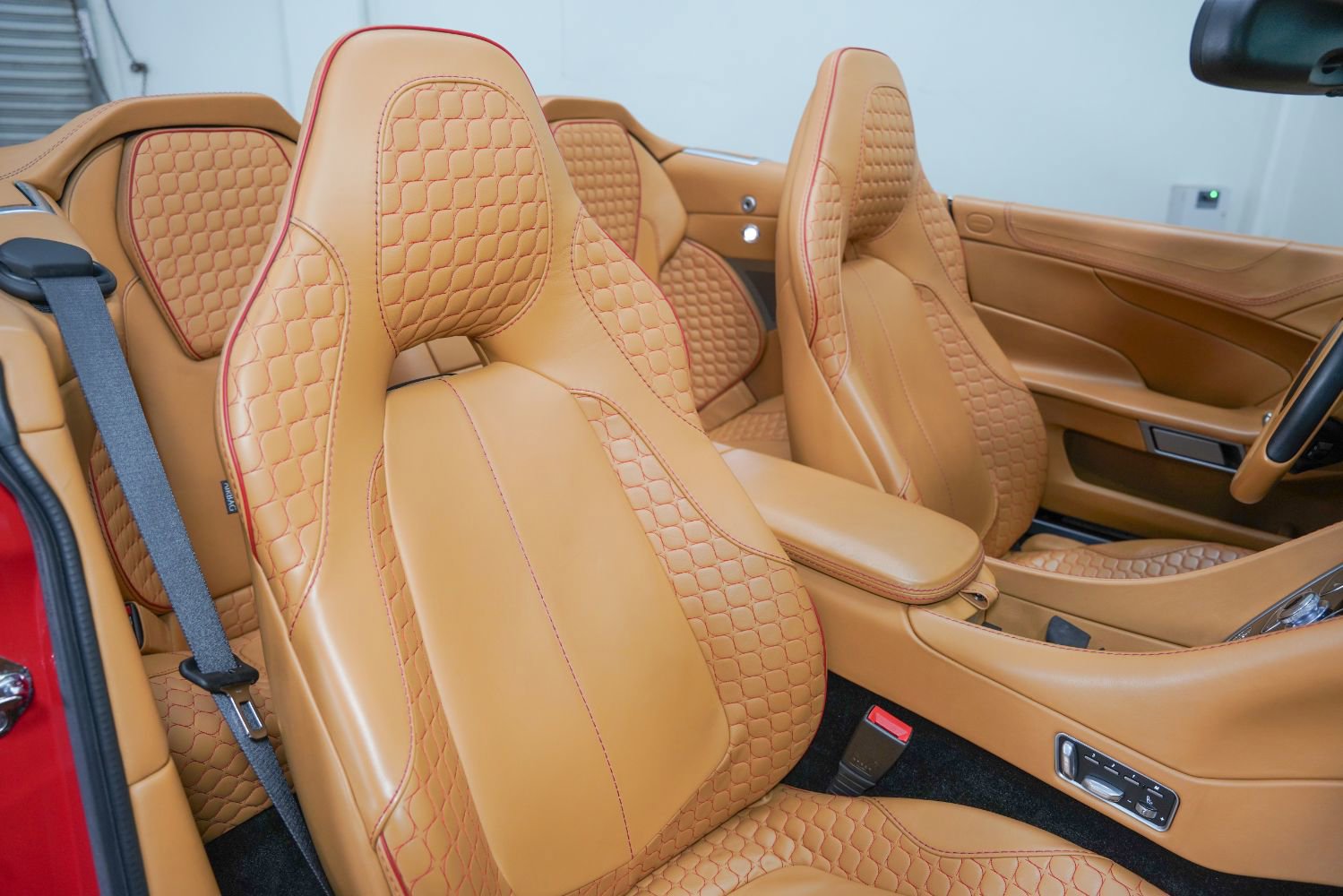 Used 2014 Aston Martin Vanquish Volante RWD image 29