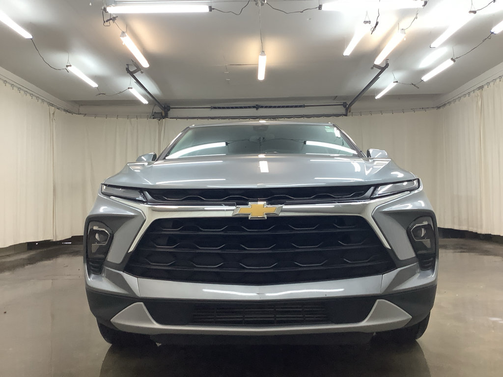 Used 2025 Chevrolet Blazer LT FWD image 11