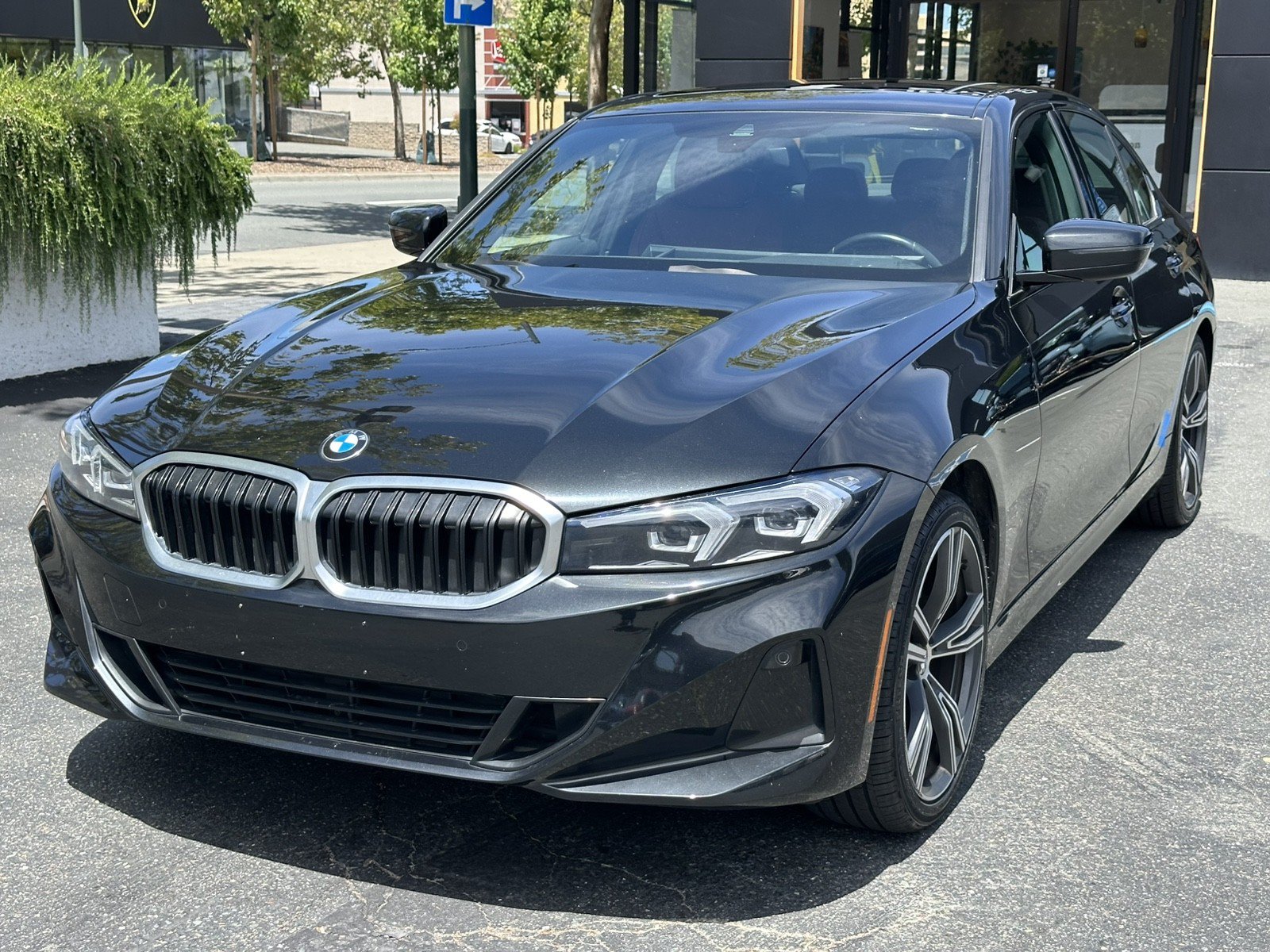 Used 2023 BMW 330i Sedan w/ Driving Assistance Package RWD image 4