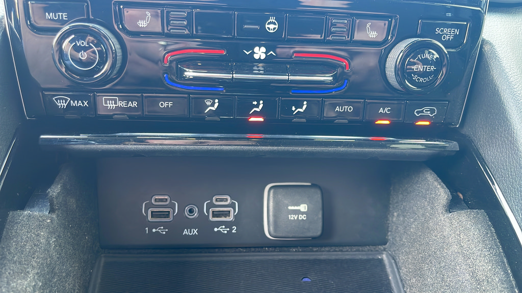 Used 2022 Jeep Grand Cherokee L Laredo w/ Luxury Tech Group I AWD/4WD image 23