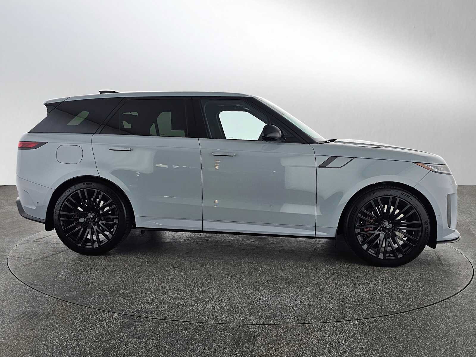 Used 2026 Land Rover Range Rover Sport SV AWD/4WD image 6
