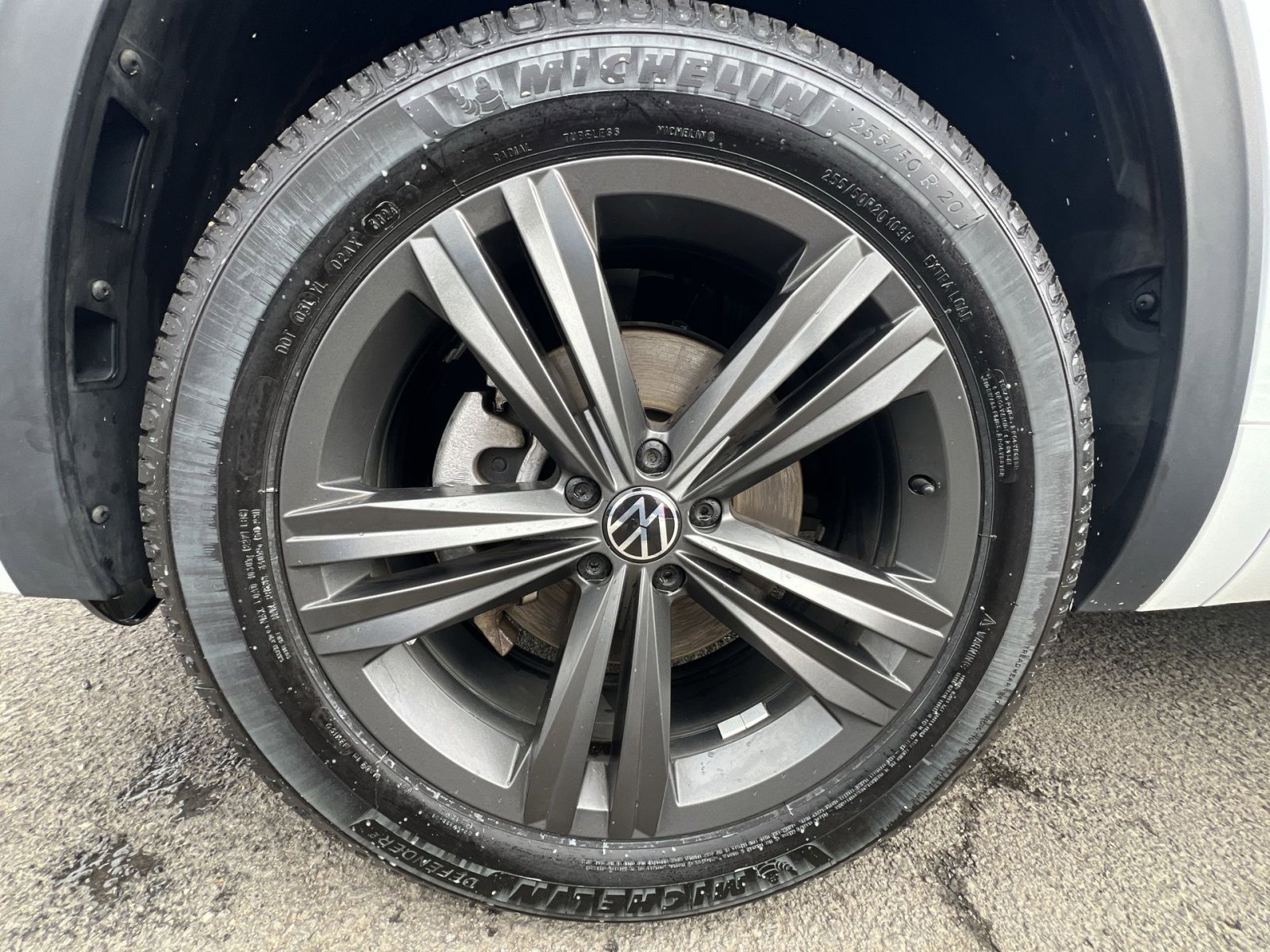 Used 2022 Volkswagen Atlas SEL R-Line image 12