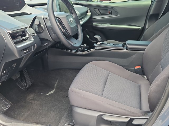 Used 2025 Toyota Prius LE FWD image 22