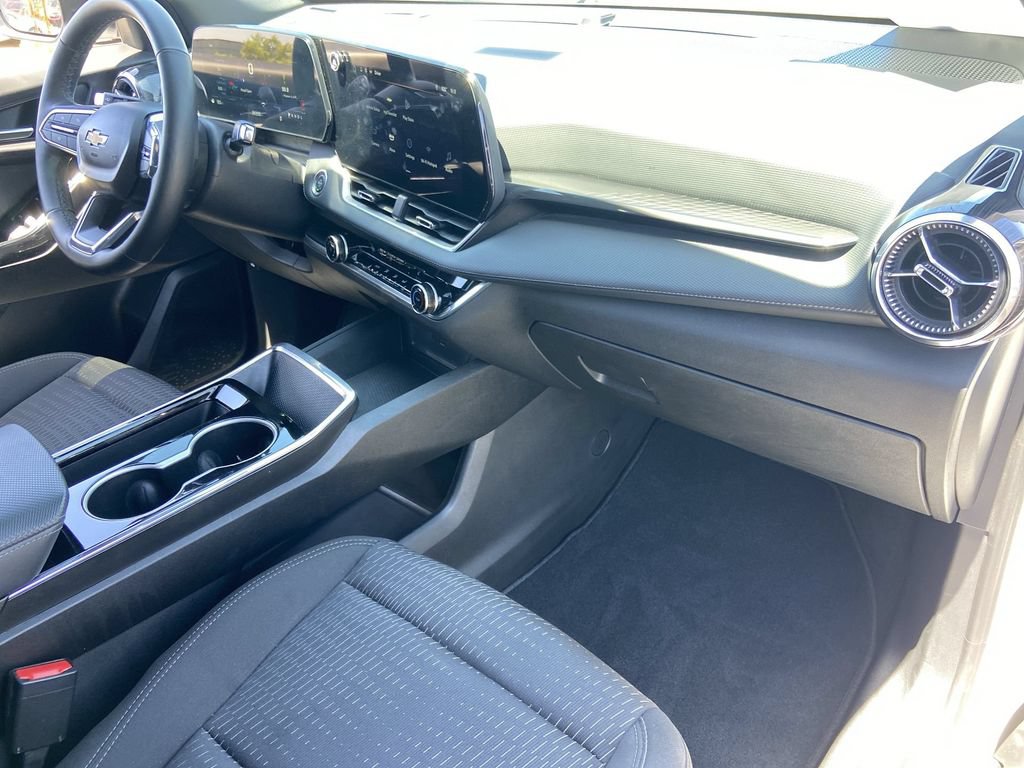 Used 2025 Chevrolet Equinox LT FWD image 25