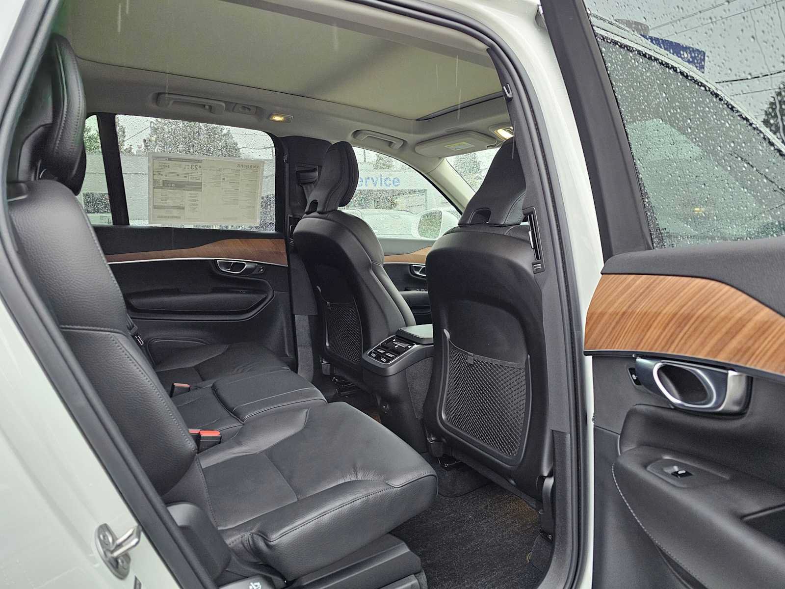New 2025 Volvo XC90 B6 Plus w/ Protection Package Premier AWD/4WD image 14