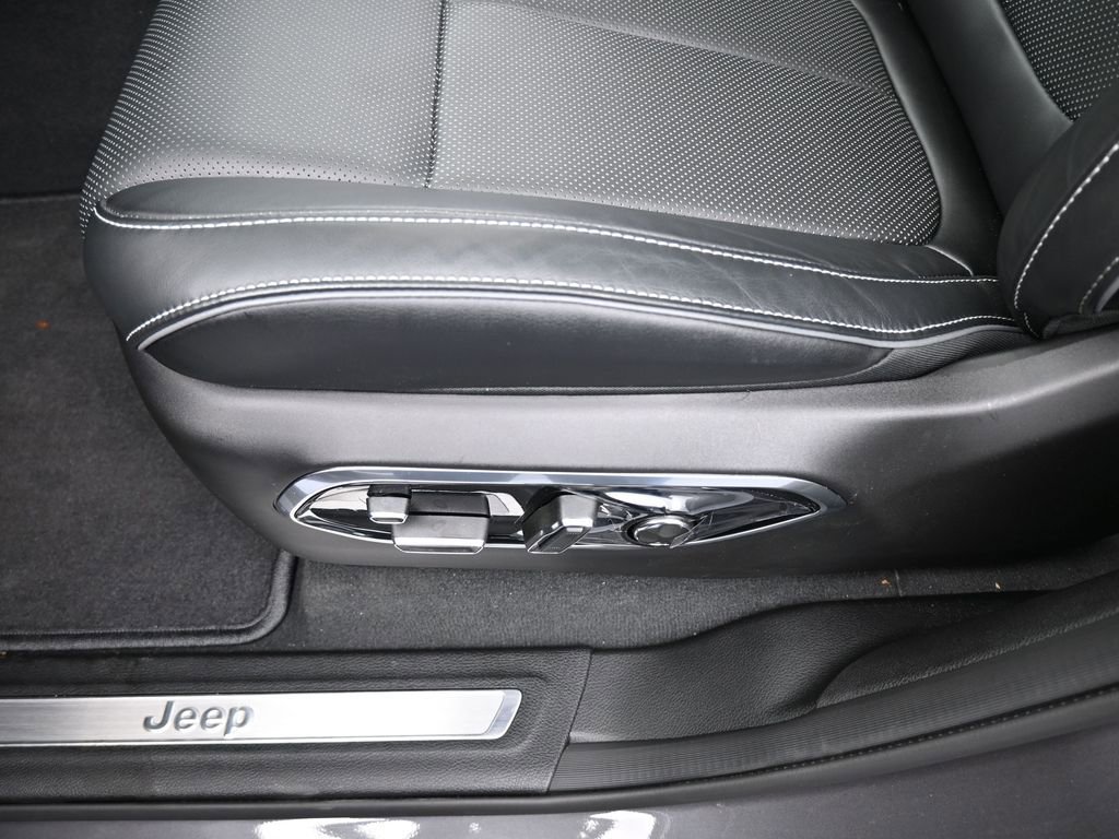 Used 2024 Jeep Grand Cherokee L Overland w/ Luxury Tech Group IV image 16