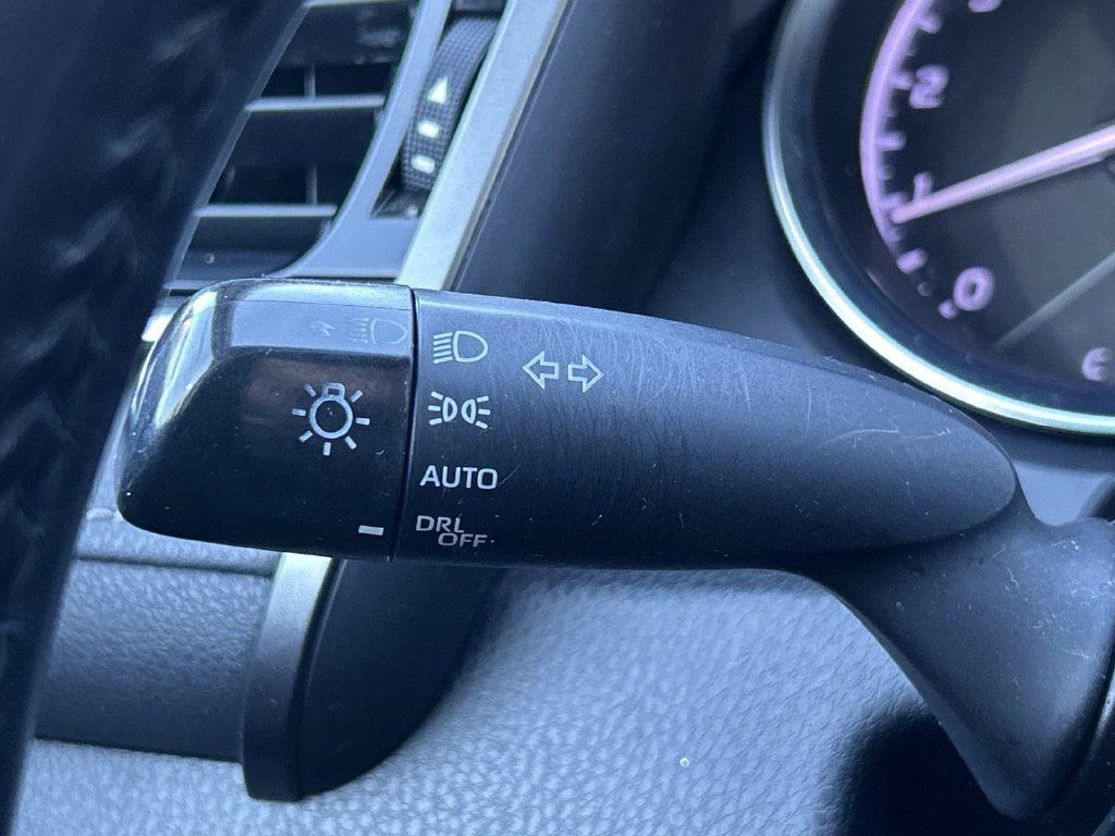 Used 2018 Toyota Camry SE FWD image 28